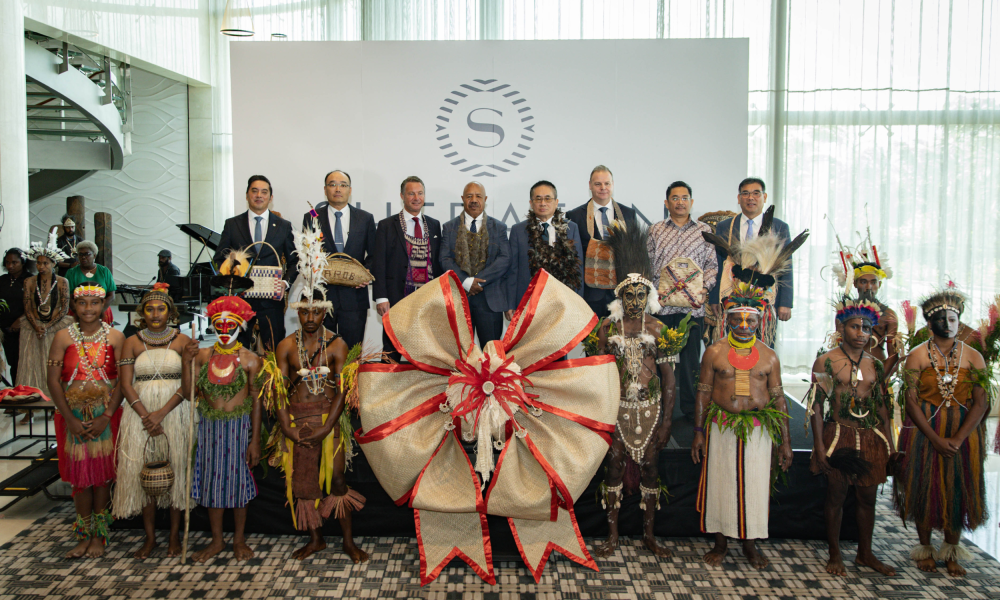 Shin Ching, GM Sheraton Port Moresby Stanley Hotel & Suites. Nathaniel Ho, Director, RH Group. Richard Crawford, VP Hotel Development ANZP Marriott International. His Excellency the Governor, Honourable Powes Parkop, MP. James Lau, Managing Director RH Group Board. Jason Nuell, AVP ANZP Marriott International, His Excellency Mr Hamizan Hashim, High Commissioner of Malaysia Ivan Lu, Director, RH Group